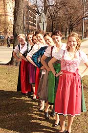 Finalistinnen zur Wahl der Bayerischen Bierkönigin 2013 (©Foto: Martin Schmitz)